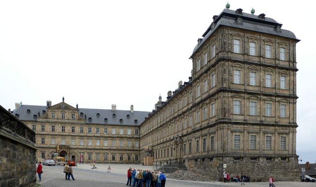 Bamberg in Oberfranken - die Neue Residenz Bamberg am Domplatz, vorn der Vierzehnheiligen-Pavillon Bamberg in Oberfranken - die Neue Residenz Bamberg am Domplatz, vorn der Vierzehnheiligen-Pavillon