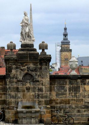 Bamberg in Oberfranken - der Fortunata Brunnen am Domplatz Bamberg in Oberfranken - der Fortunata Brunnen am Domplatz