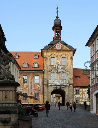 Bamberg in Oberfranken - die Obere Brücke und das Portal des Alten Insel-Rathauses Bamberg in Oberfranken - die Obere Brücke und das Portal des Alten Insel-Rathauses