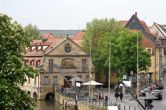 Bamberg in Oberfranken - das Alte Schlachthaus mit historischen Kränen am 'Kranen', am linken Regnitzarm Bamberg in Oberfranken - das Alte Schlachthaus mit historischen Kränen am 'Kranen', am linken Regnitzarm