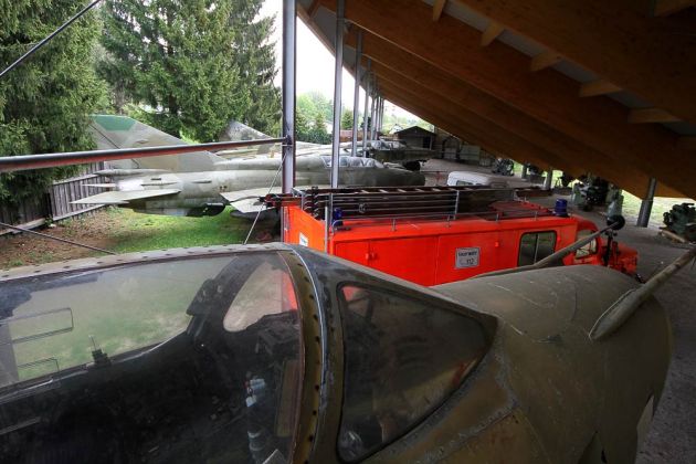Deutsches Fahrzeugmuseum Fichtelberg - Kampfflugzeuge der früheren NVA Deutsches Fahrzeugmuseum Fichtelberg - Kampfflugzeuge der früheren NVA