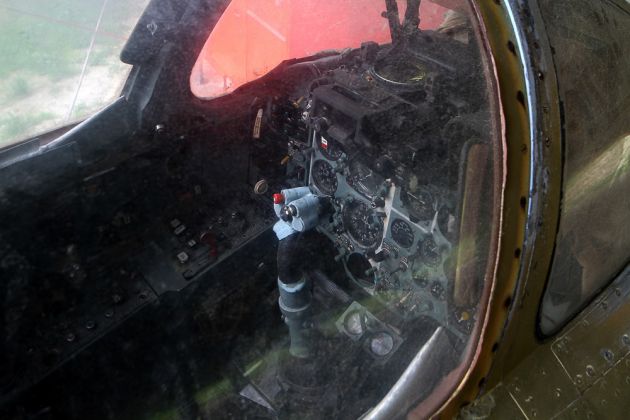 Deutsches Fahrzeugmuseum Fichtelberg - SU-22 M - Suchoi, UdSSR - ein Jagdbomber der NVA, der Blick ins Cockpit Deutsches Fahrzeugmuseum Fichtelberg - SU-22 M - Suchoi, UdSSR - ein Jagdbomber der NVA, der Blick ins Cockpit