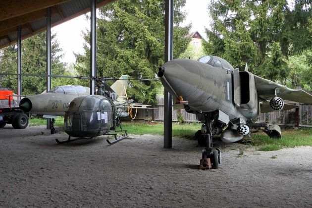 Kampfflugzeuge der früheren NVA im Aussengelände des Deutschen Fahrzeugmuseums Fichtelberg Kampfflugzeuge der früheren NVA im Aussengelände des Deutschen Fahrzeugmuseums Fichtelberg