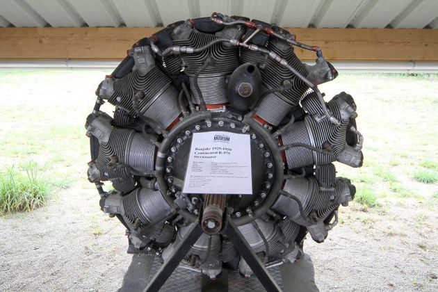 Deutsches Fahrzeugmuseum Fichtelberg - der Sternmotor Continental R-975 der Bauzeit 1929 bis 1950, gebaut für kleine Flugzeuge und auch für Panzer Deutsches Fahrzeugmuseum Fichtelberg - der Sternmotor Continental R-975 der Bauzeit 1929 bis 1950, gebaut für kleine Flugzeuge und auch für Panzer
