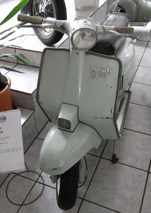 Motorroller Oldtimer - Ducati 100 BR Motorroller Oldtimer - Ducati 100 BR