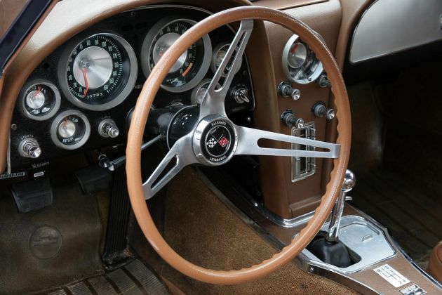 Chevrolet Corvette C 2 Sting Ray - Split Window Coupé, Baujahr 1963 - das Cockpit