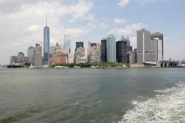 New York City - die Südspitze Manhattans, von der Staten Island Ferry aus gesehen