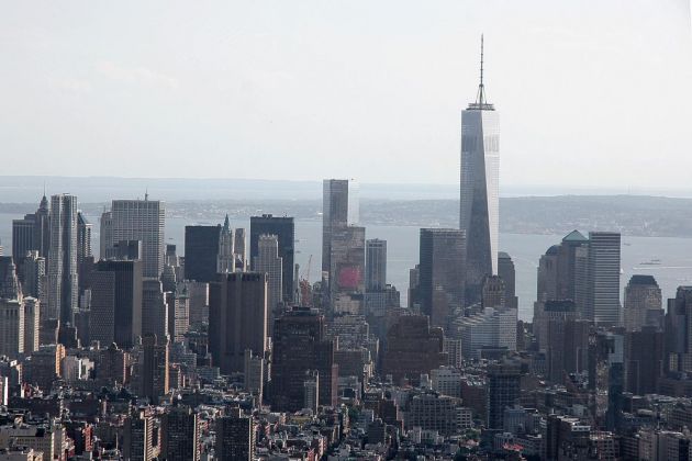 New York City - Blick über Downtown Manhattan vom Empire State Building Observation Deck New York City - Blick über Downtown Manhattan vom Empire State Building Observation Deck