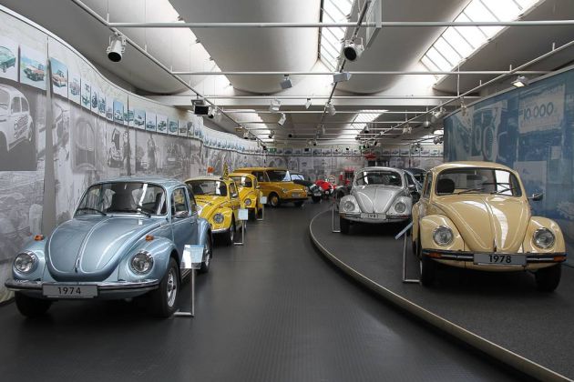 Zeitlose Oldtimer – eine Volkswagen Käfer Parade im AutoMuseum Volkswagen in Wolfsburg