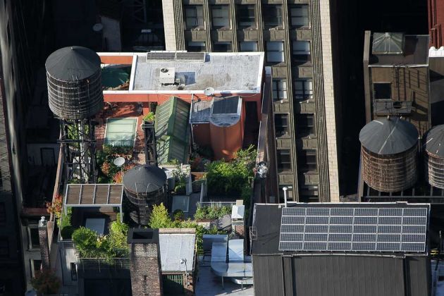 Das Empire State Building - über den Dächern von Midtown Manhattan, New York City Das Empire State Building - über den Dächern von Midtown Manhattan, New York City