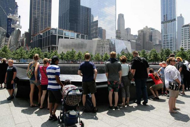Ground Zero, das 9/11 Memorial 'Reflecting Absence' - Financial District Manhattan, New York City