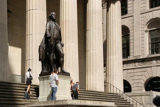 Statue von George Washington an der Federal Hall 26 Wall Street - Financial District Manhattan, New York City Statue von George Washington an der Federal Hall 26 Wall Street - Financial District Manhattan, New York City