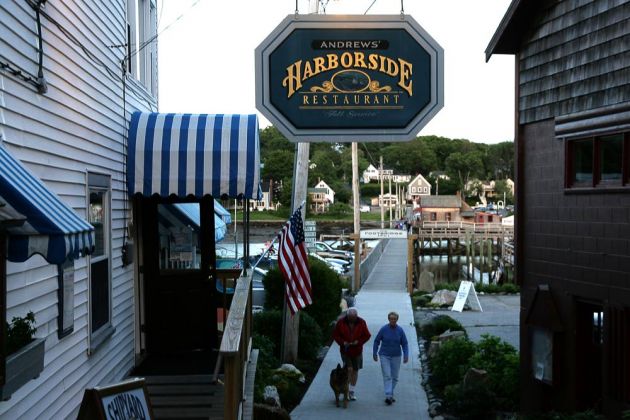 Die Footbridge im Zentum von Boothbay Harbor - Midcoast Maine Die Footbridge im Zentum von Boothbay Harbor - Midcoast Maine