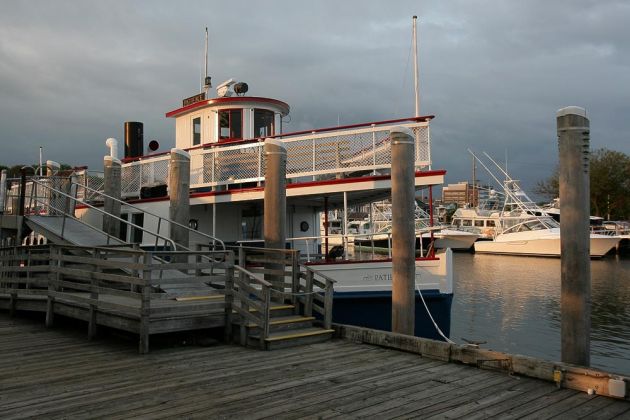 Hyannis Inner Harbour, Cape Cod - Massachussetts Hyannis Inner Harbour, Cape Cod - Massachussetts