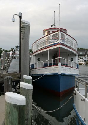 Hyannis Inner Harbour, Cape Cod - Massachussetts Hyannis Inner Harbour, Cape Cod - Massachussetts