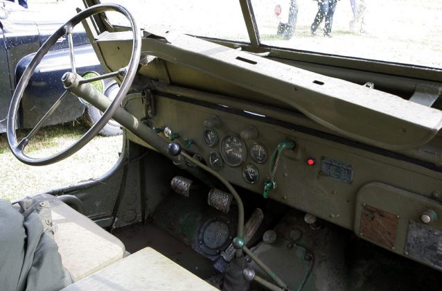 Willys MB ¼-ton 4 × 4 truck - Lenkrad und Armaturenbrett