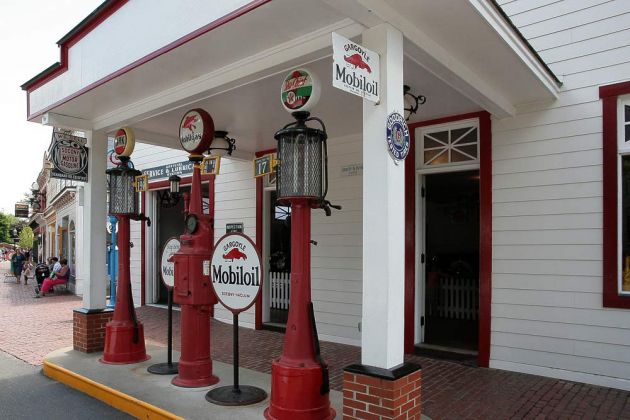 lark's Trading Post - Lincoln, New Hampshire lark's Trading Post - Lincoln, New Hampshire