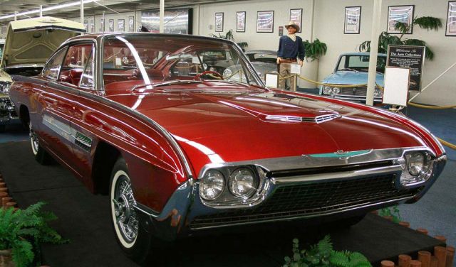 ‚Bullit Bird‘ – ein Ford Thunderbird Coupé der dritten Generation der Bauzeit 1961 bis 1963 – ‚The Auto Collections‘, Las Vegas ‚Bullit Bird‘ – ein Ford Thunderbird Coupé der dritten Generation der Bauzeit 1961 bis 1963 – ‚The Auto Collections‘, Las Vegas