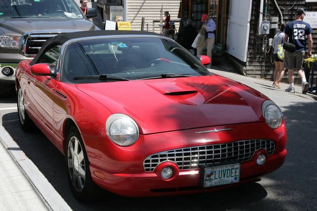 ‚Retro Bird‘ – ein Ford Thunderbird der elften Generation der Bauzeit von 2002 bis 2005 ‚Retro Bird‘ – ein Ford Thunderbird der elften Generation der Bauzeit von 2002 bis 2005