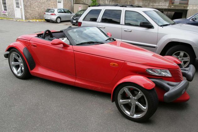 Plymouth Prowler, Bauzeit 1997 bis 2001 - die frei stehenden Vorderräder bieten einen Hauch von Hotrod oder Rennwagen Plymouth Prowler, Bauzeit 1997 bis 2001 - die frei stehenden Vorderräder bieten einen Hauch von Hotrod oder Rennwagen
