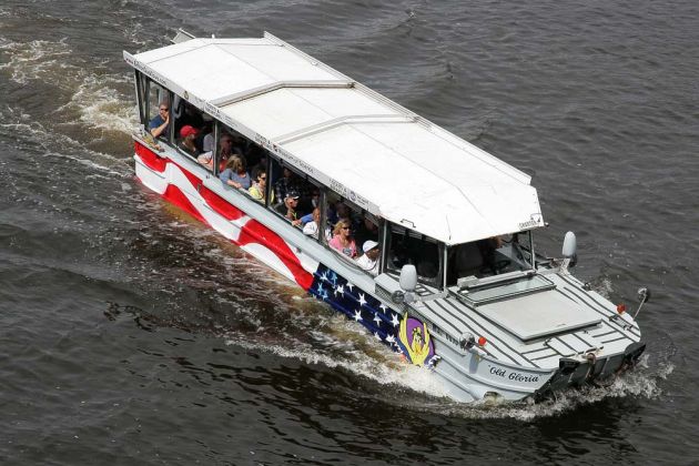 Boston Duck Tours auf dem Charles River Basin - Boston, Massachussetts Boston Duck Tours auf dem Charles River Basin - Boston, Massachussetts