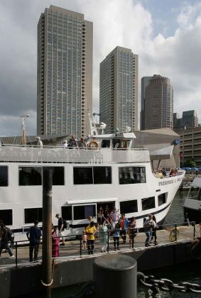 Harbor Walk, Long Wharf - Downtown Boston, Massachussetts Harbor Walk, Long Wharf - Downtown Boston, Massachussetts