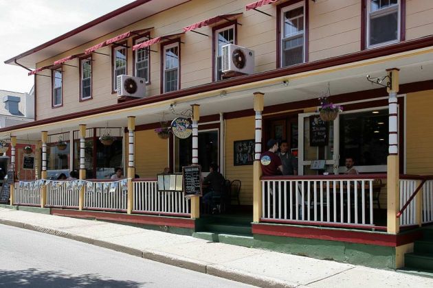 In der Circuit Avenue, Oak Bluffs - Martha's Wineyard, Massachussetts In der Circuit Avenue, Oak Bluffs - Martha's Wineyard, Massachussetts