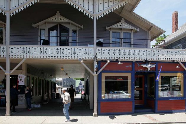 In der Circuit Avenue, Oak Bluffs - Marthas Wineyard, Massachusset In der Circuit Avenue, Oak Bluffs - Marthas Wineyard, Massachusset