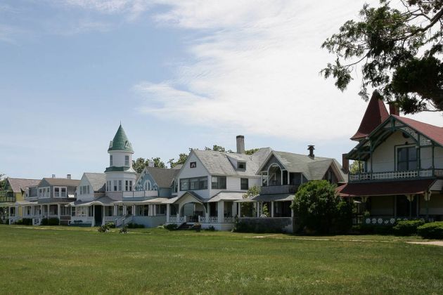 Ocean Avenue, Oak Bluffs - Marthas Wineyard, Massachussetts Ocean Avenue, Oak Bluffs - Marthas Wineyard, Massachussetts