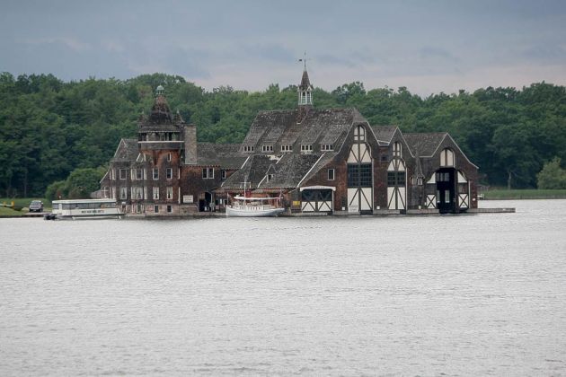 Bootshaus Boldt Castle, Heart Island - Thousand Islands Tour, Canada Bootshaus Boldt Castle, Heart Island - Thousand Islands Tour, Canada