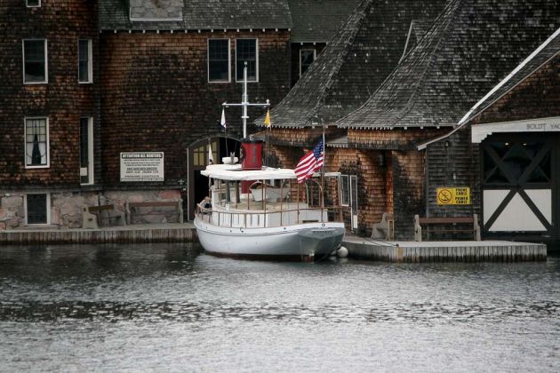 Bootshaus Boldt Castle, Heart Island - Thousand Islands Tour, Canada Bootshaus Boldt Castle, Heart Island - Thousand Islands Tour, Canada