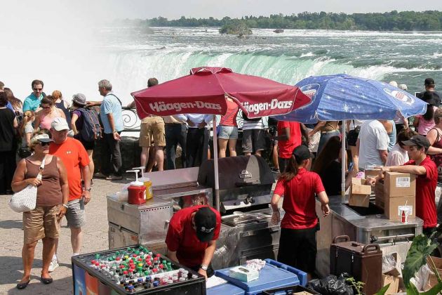 Am Table Rock Welcome Center - Niagara Fälle, Kanada Am Table Rock Welcome Center - Niagara Fälle, Kanada