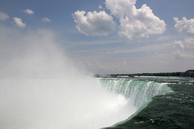 Niagara Fälle Kanada - Die grosse Gischtwolke über den Horseshoe Falls - Niagara-Fälle Niagara Fälle Kanada - Die grosse Gischtwolke über den Horseshoe Falls - Niagara-Fälle