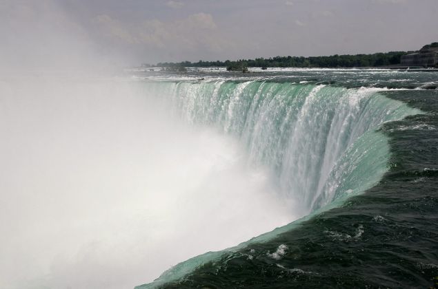 Die grosse Gischtwolke über den Horseshoe Falls - Niagara-Fälle Die grosse Gischtwolke über den Horseshoe Falls - Niagara-Fälle