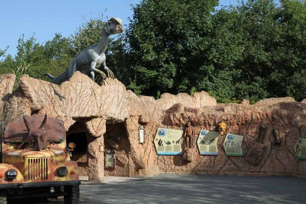 Dinopark Münchehagen, Stadt Rehburg-Loccum - Eingangsgrotte zum Dino-Rundweg