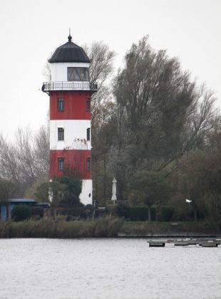 Der Leuchtturm Weddewarden, Baujahr 1911 - Brinkamahof, Bremerhaven Der Leuchtturm Weddewarden, Baujahr 1911 - Brinkamahof, Bremerhaven