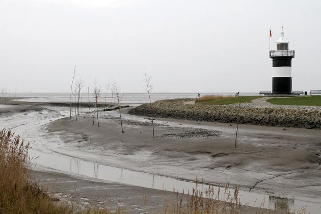 Quermarkenfeuer Wremer Tief - der zehn Meter hohe Leuchtturm 'Kleiner Preusse' des Baujahres 1906 in Wremen an der Wesermündung Quermarkenfeuer Wremer Tief - der zehn Meter hohe Leuchtturm 'Kleiner Preusse' des Baujahres 1906 in Wremen an der Wesermündung