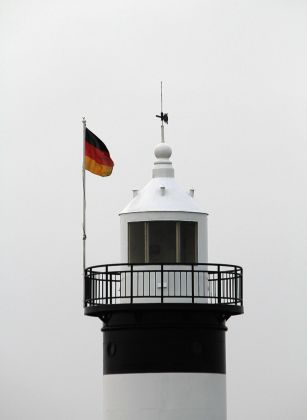Quermarkenfeuer Wremer Tief - der zehn Meter hohe Leuchtturm 'Kleiner Preusse' des Baujahres 1906 in Wremen an der Wesermündung Quermarkenfeuer Wremer Tief - der zehn Meter hohe Leuchtturm 'Kleiner Preusse' des Baujahres 1906 in Wremen an der Wesermündung