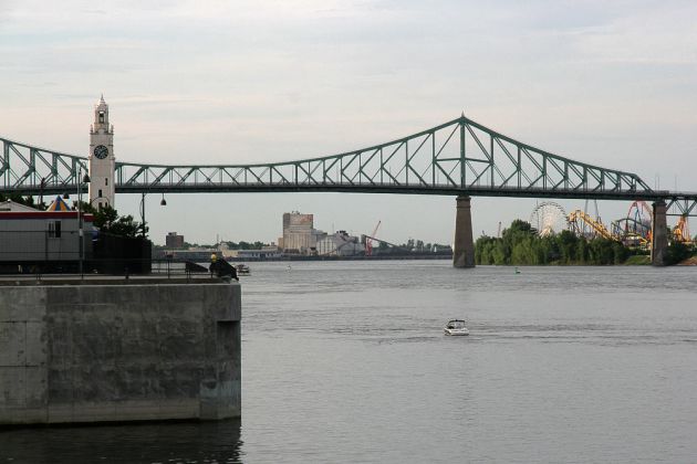 Der Hafen Montréals am St. Lorenz Strom - Vieux-Port de Montréal Der Hafen Montréals am St. Lorenz Strom - Vieux-Port de Montréal