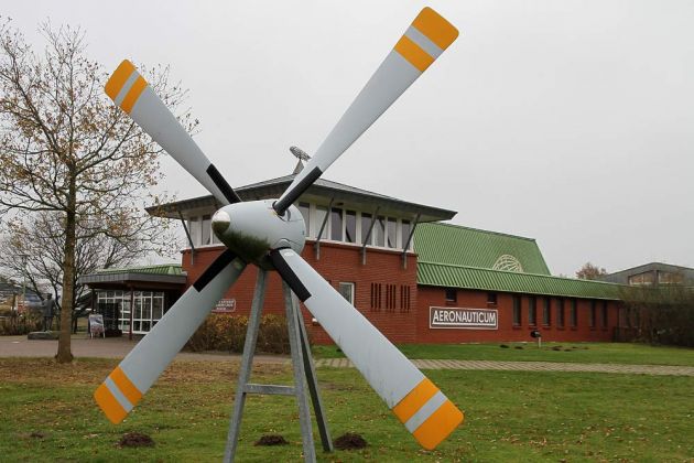 Flugzeug-Propeller vor dem Eingang zum Aeronauticum in Nordholz bei Cuxhaven
