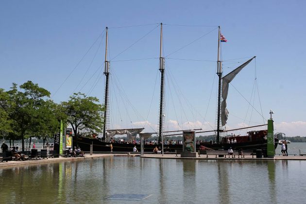 Schoner-Törns auf dem Inner Harbour - Toronto, Ontario Schoner-Törns auf dem Inner Harbour - Toronto, Ontario