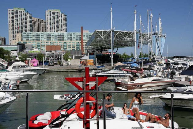 Marina am Amsterdam Brewhouse an der Toronto Harbourfront Marina am Amsterdam Brewhouse an der Toronto Harbourfront