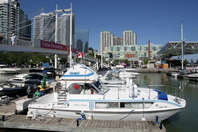 Marina am Amsterdam Brewhouse an der Toronto Harbourfront Marina am Amsterdam Brewhouse an der Toronto Harbourfront