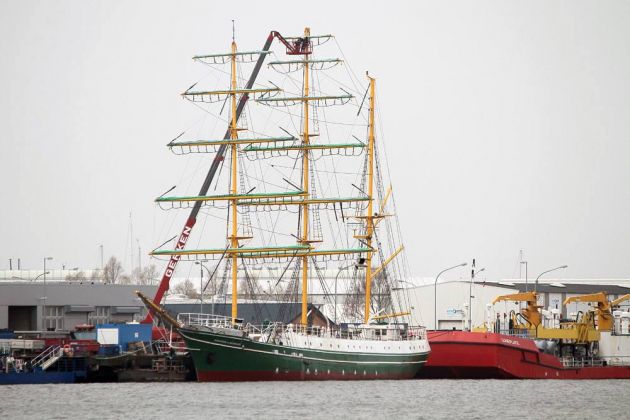 Die Dreimast-Bark 'Alexander von Humboldt am Westkai des Fischereihafens Brenerhaven