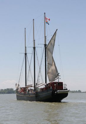 Schoner-Törns auf dem Inner Harbour - Toronto, Ontario Schoner-Törns auf dem Inner Harbour - Toronto, Ontario