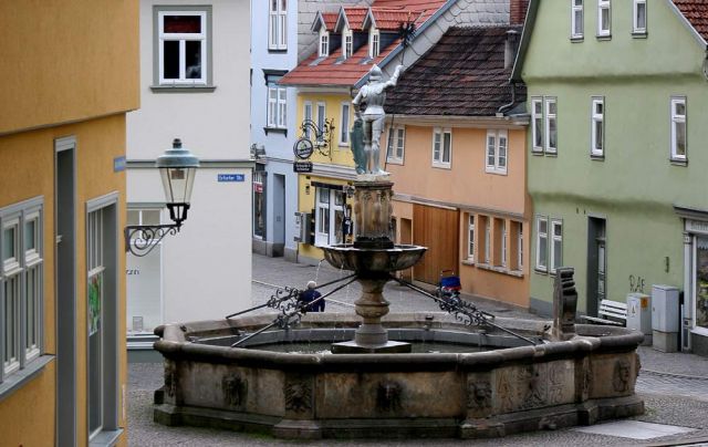 Der Hopfenbrunnen am ehem. Hopfenmarkt in Arnstadt - Thüringen Der Hopfenbrunnen am ehem. Hopfenmarkt in Arnstadt - Thüringen