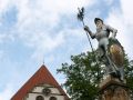 Der Ritter des Hopfenbrunnens und die Bach-Kirche am ehem. Hopfenmarkt in Arnstadt 