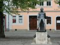 Das Denkmal des jungen Johann-Sebastian-Bach am Marktplatz von Arnstadt