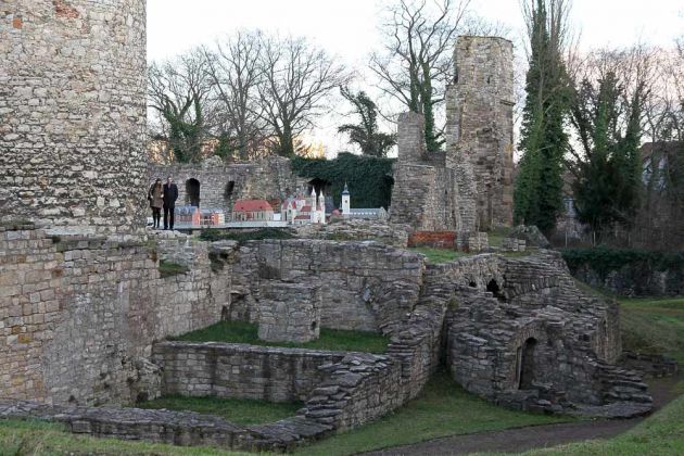 Schlossruine Neideck in Arnstadt mit Miniaturen der Stadt Schlossruine Neideck in Arnstadt mit Miniaturen der Stadt