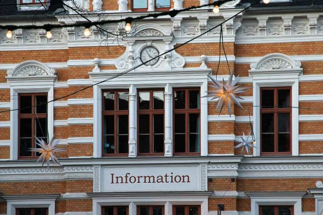 Arnstadt - die historische Fassade der Stadtinformation am Marktplatz